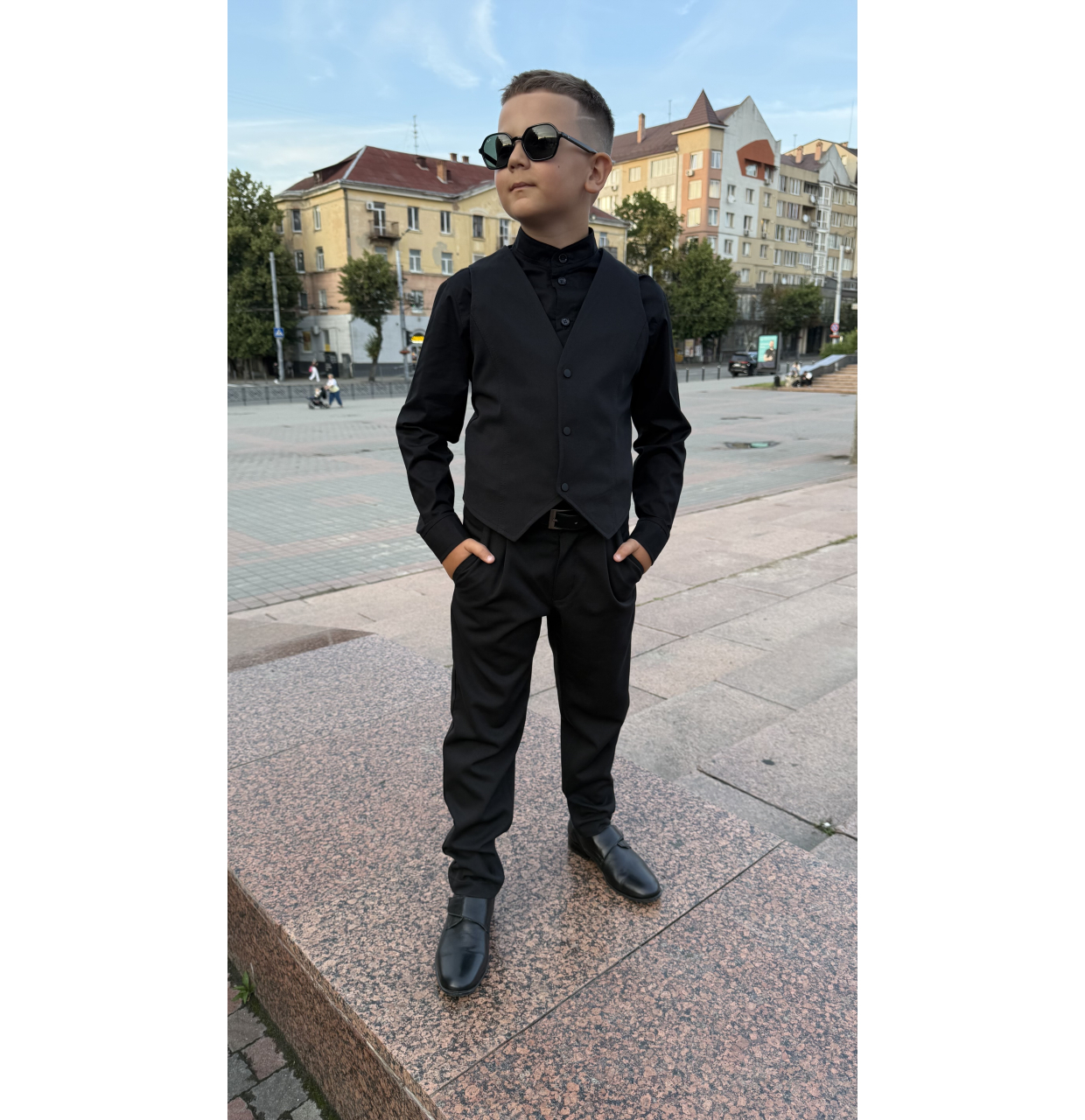 КОСТЮМ З ЖИЛЕТОМ ЧОРНИЙ