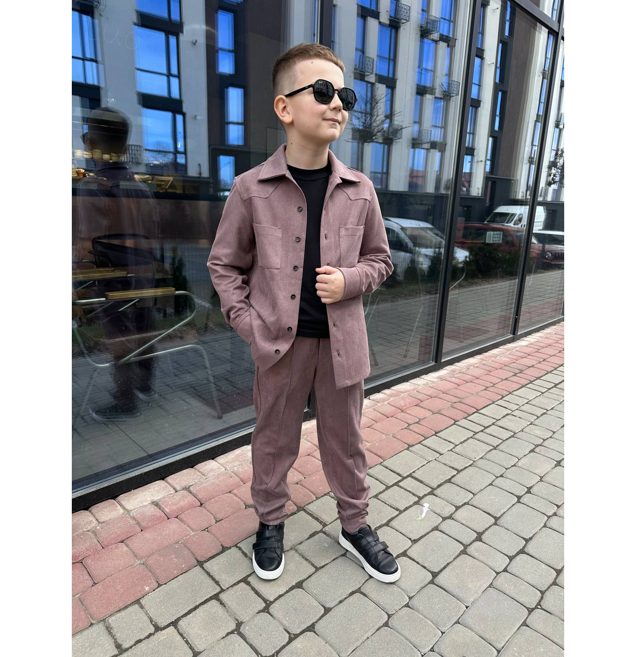 ЗАМШЕВИЙ КОСТЮМ З СОРОЧКОЮ МОККО